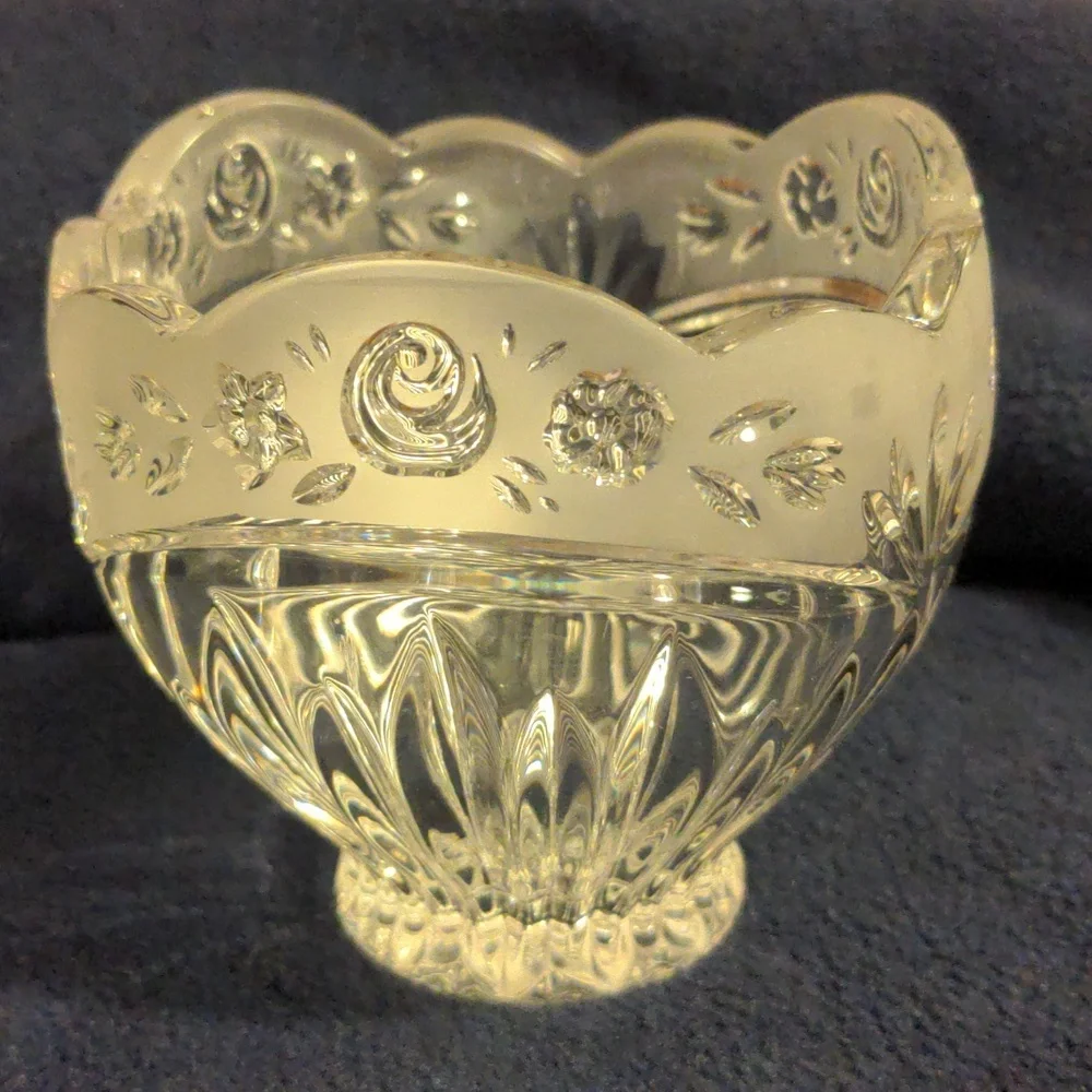 Oneida Southern Garden Crystal Hostess Bowl